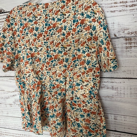 Shein floral blouse. Size L - Picture 8 of 8